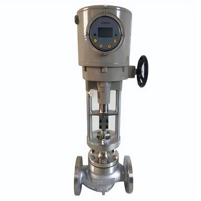How does the self-powered pressure regulating valve achieve pressure stabilization？